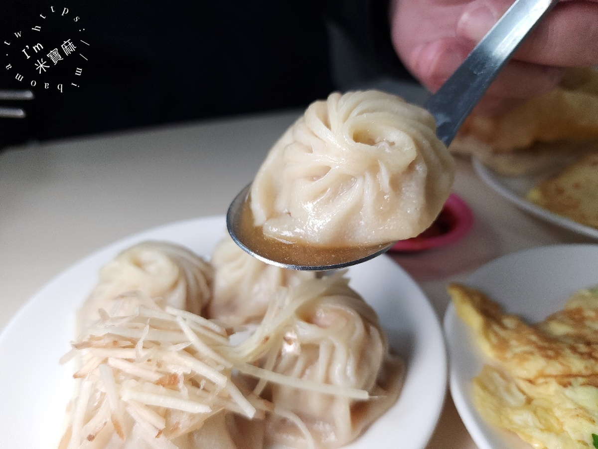 家香豆漿店｜信義區早餐，酥香燒餅油條、爆汁小籠包，在地人也愛的吳興街排隊美食