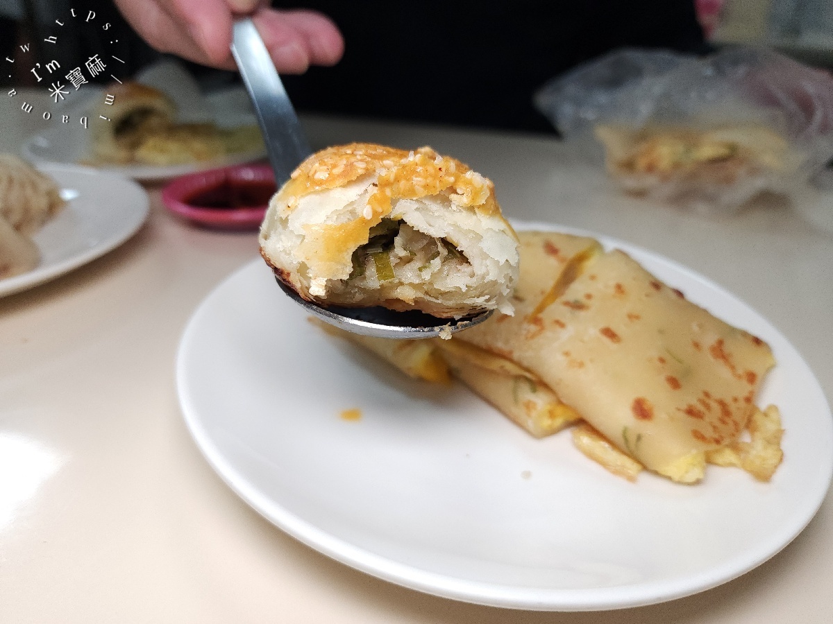 家香豆漿店｜信義區早餐，酥香燒餅油條、爆汁小籠包，在地人也愛的吳興街排隊美食