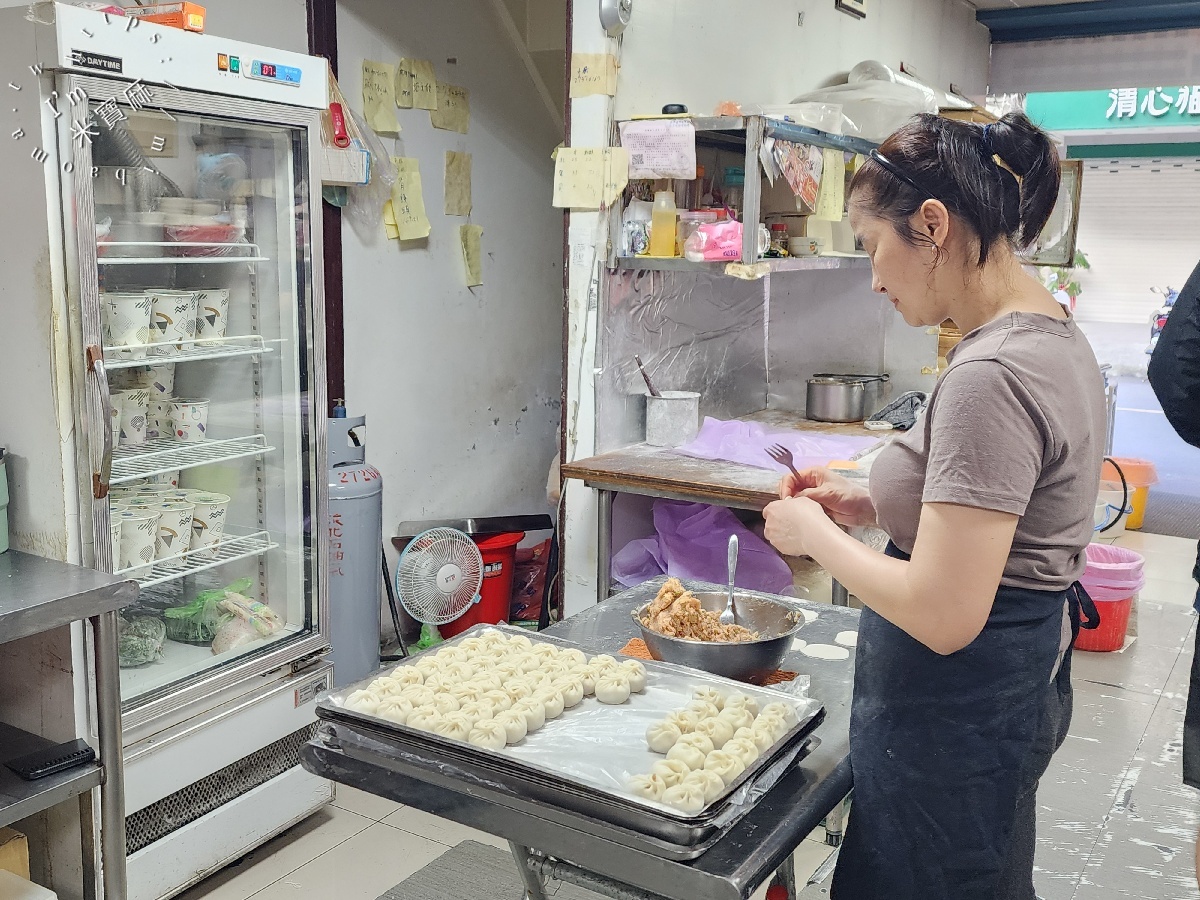 家香豆漿店｜信義區早餐，酥香燒餅油條、爆汁小籠包，在地人也愛的吳興街排隊美食