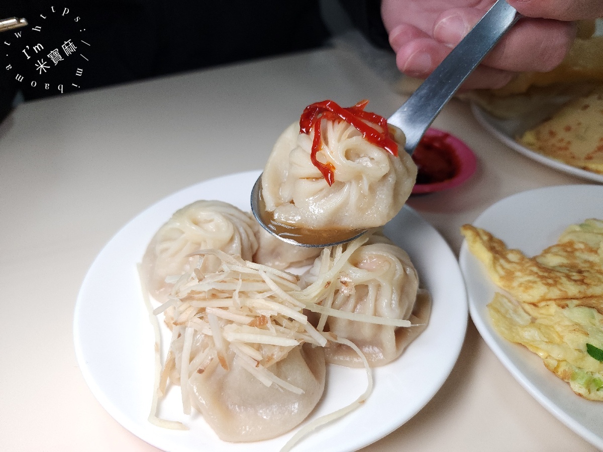 家香豆漿店｜信義區早餐，酥香燒餅油條、爆汁小籠包，在地人也愛的吳興街排隊美食