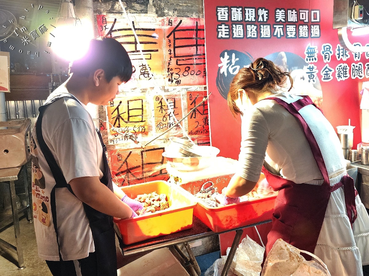 粘二姐無骨排骨酥｜南機場夜市必吃無骨排骨酥，激推10種創意口味！