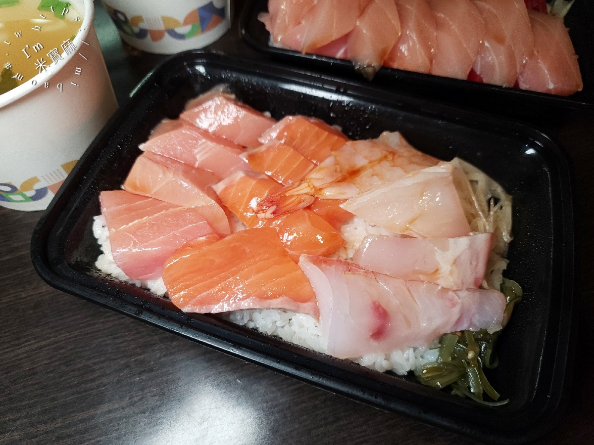 鮮之坊生魚片專賣店｜興南夜市美食，平價生魚片丼飯、新鮮美味大滿足