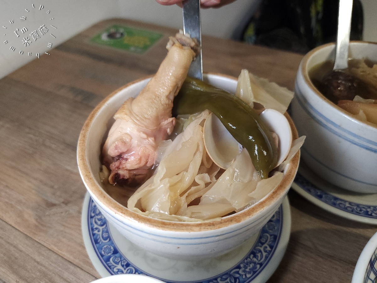 熹湯舖子｜萬華人氣雞湯專賣！剝皮辣椒、香菇雞湯必嚐，近龍山寺站的暖心美食