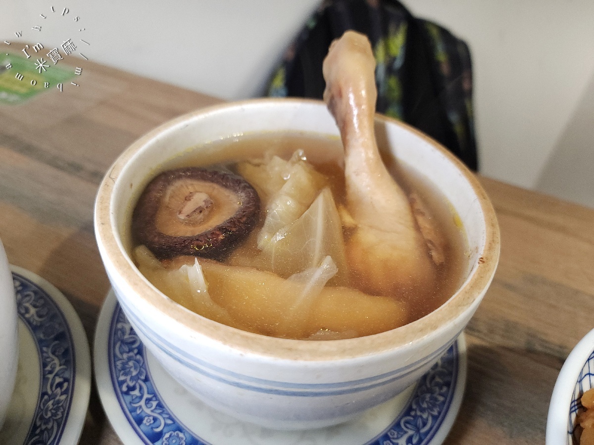 熹湯舖子｜萬華人氣雞湯專賣！剝皮辣椒、香菇雞湯必嚐，近龍山寺站的暖心美食