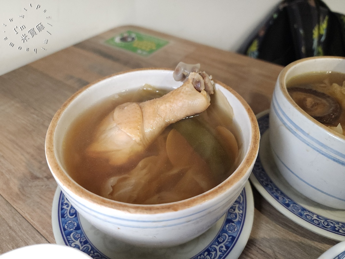 熹湯舖子｜萬華人氣雞湯專賣！剝皮辣椒、香菇雞湯必嚐，近龍山寺站的暖心美食