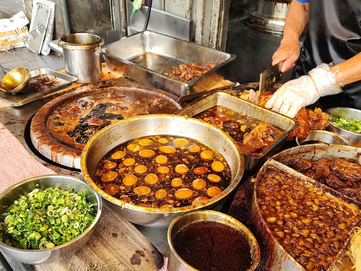 壹等品霸王豬腳中壢中央店｜中壢美食，必吃老街溪站美食，蹄膀飯、魯肉飯外帶內用都美味！
