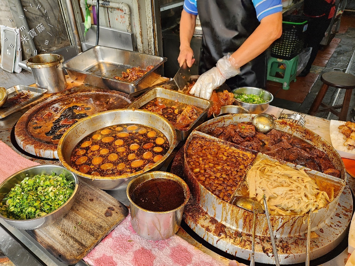 壹等品霸王豬腳中壢中央店|中壢美食,必吃老街溪站美食,蹄膀飯、魯肉飯外帶內用都美味! 壹等品霸王豬腳中壢中央店|中壢美食,必吃老街溪站美食,蹄膀飯、魯肉飯外帶內用都美味!