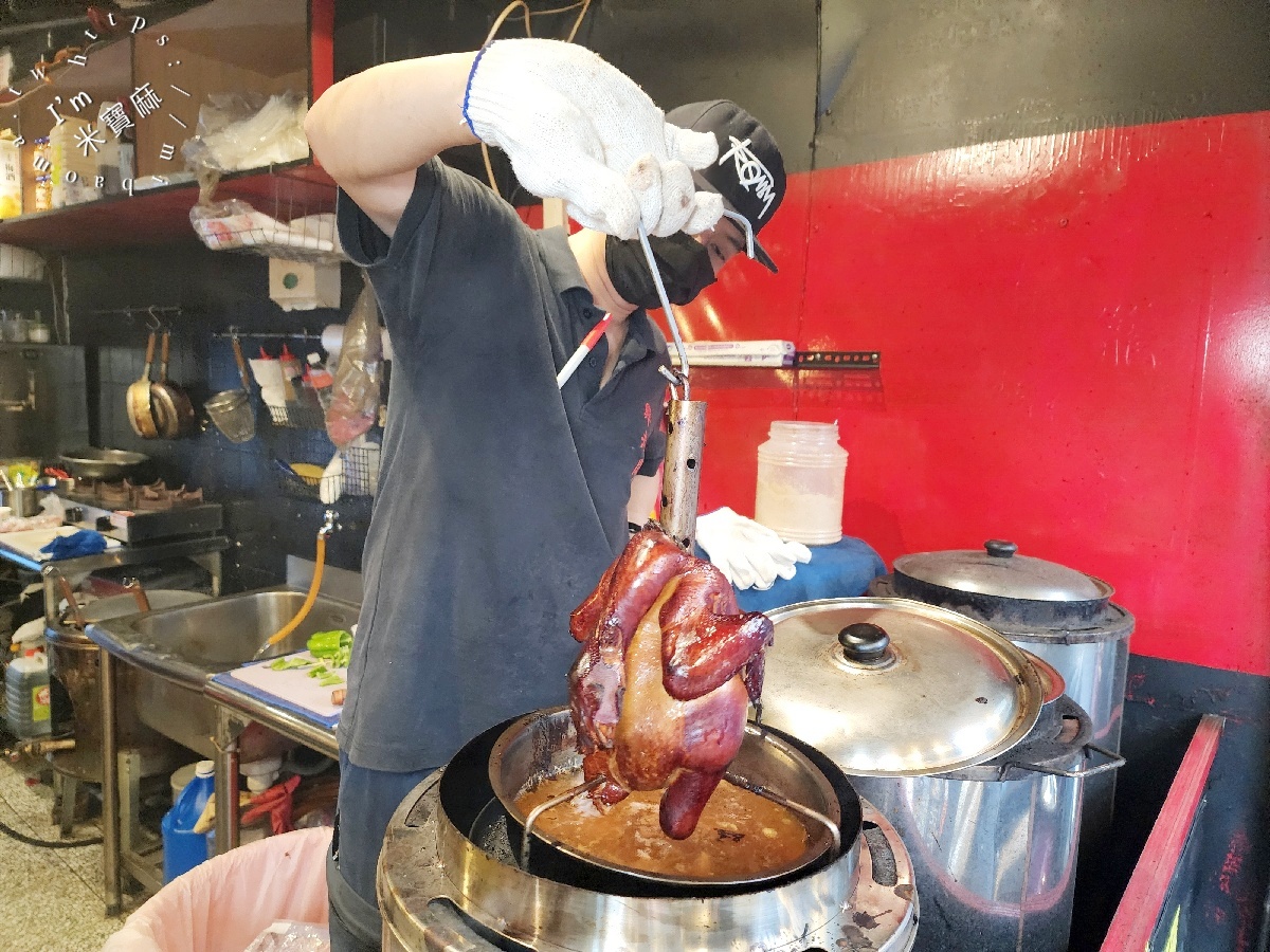 雞老闆桶仔雞景美店｜在地人激推！超值優惠與免費KTV，讓你吃飽唱翻天！