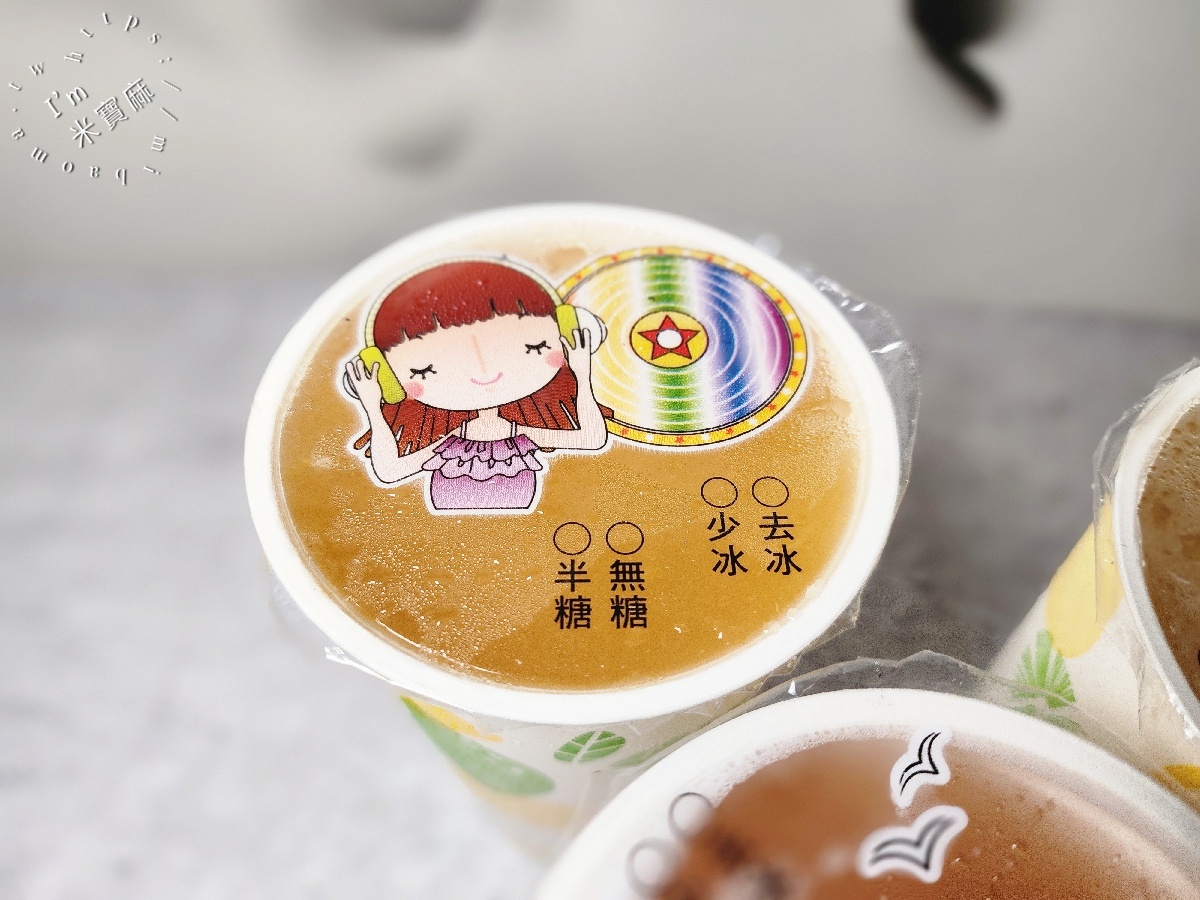 大王鳳梨冰茶｜三和夜市美食，在地人推薦的客製化水果茶飲，三杯超划算！