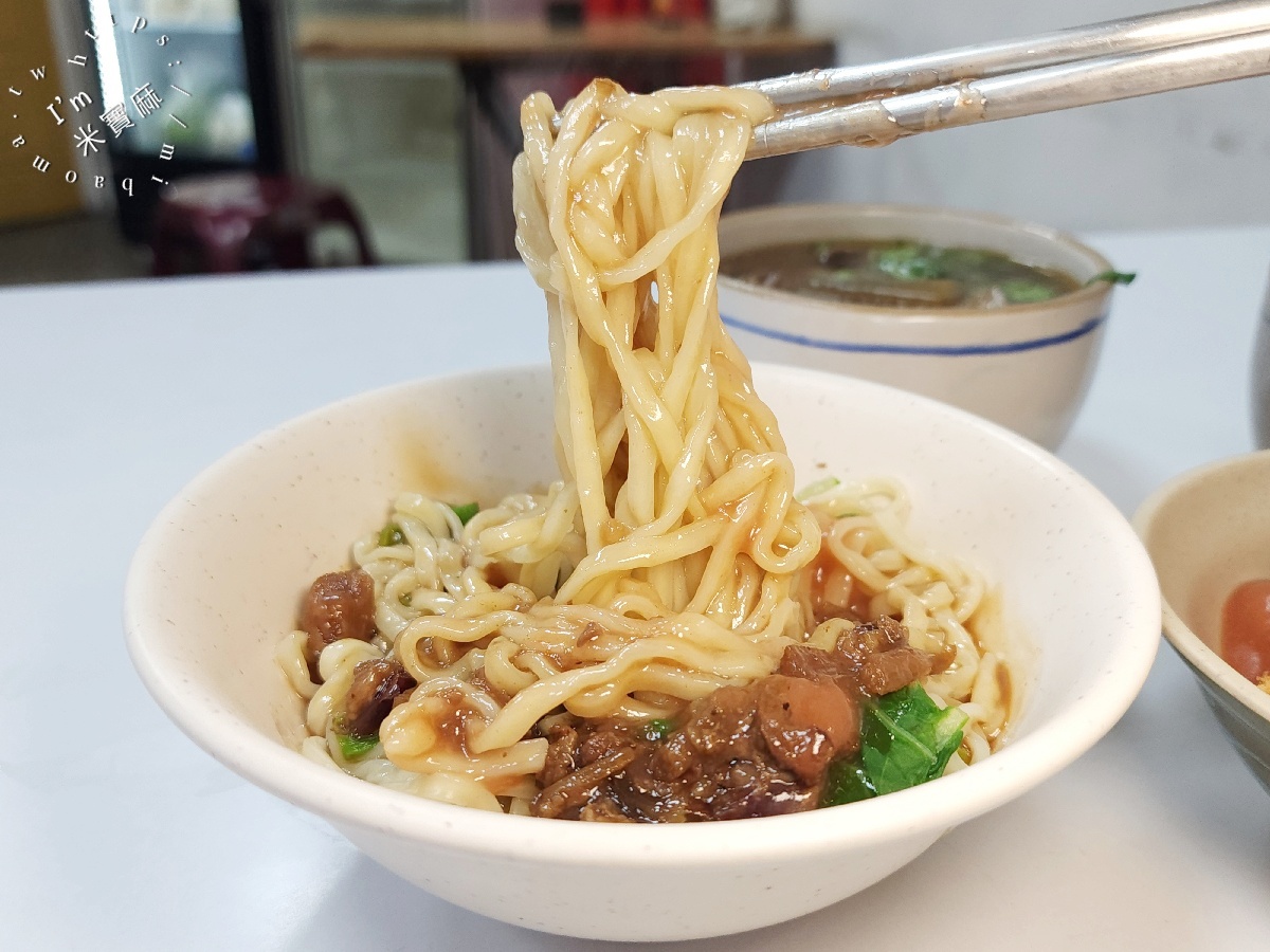 哥弟筒仔米糕｜永和美食，30年老店必吃筒仔米糕、排骨酥湯，從小吃到大的老味道！