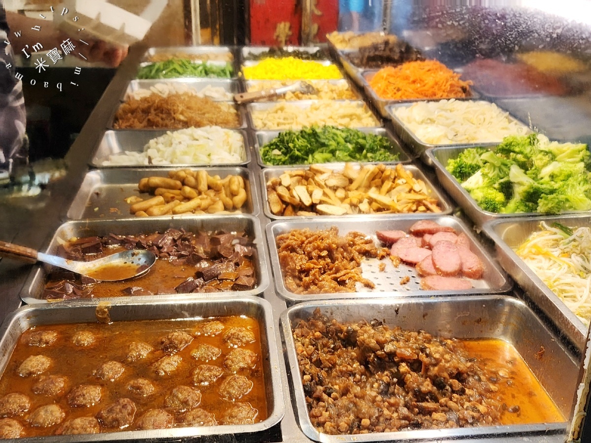 公園飯包｜台北車站美食，超高CP值平價便當，菜飯、獅子頭飯50元起，雞腿飯百元有找！