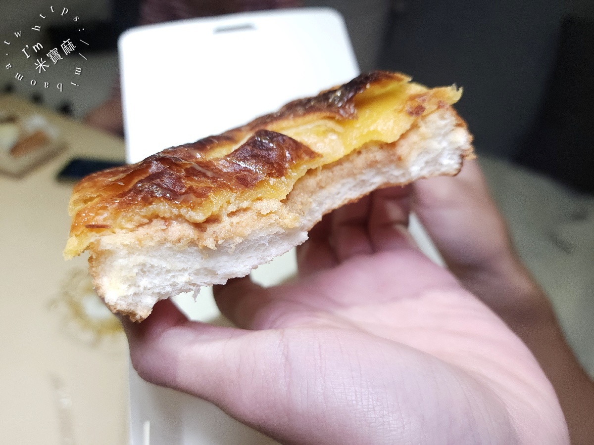 反轉厚奶酥｜樂華夜市美食，爆漿奶酥、酥脆口感，還有QQ麻糬邪惡組合