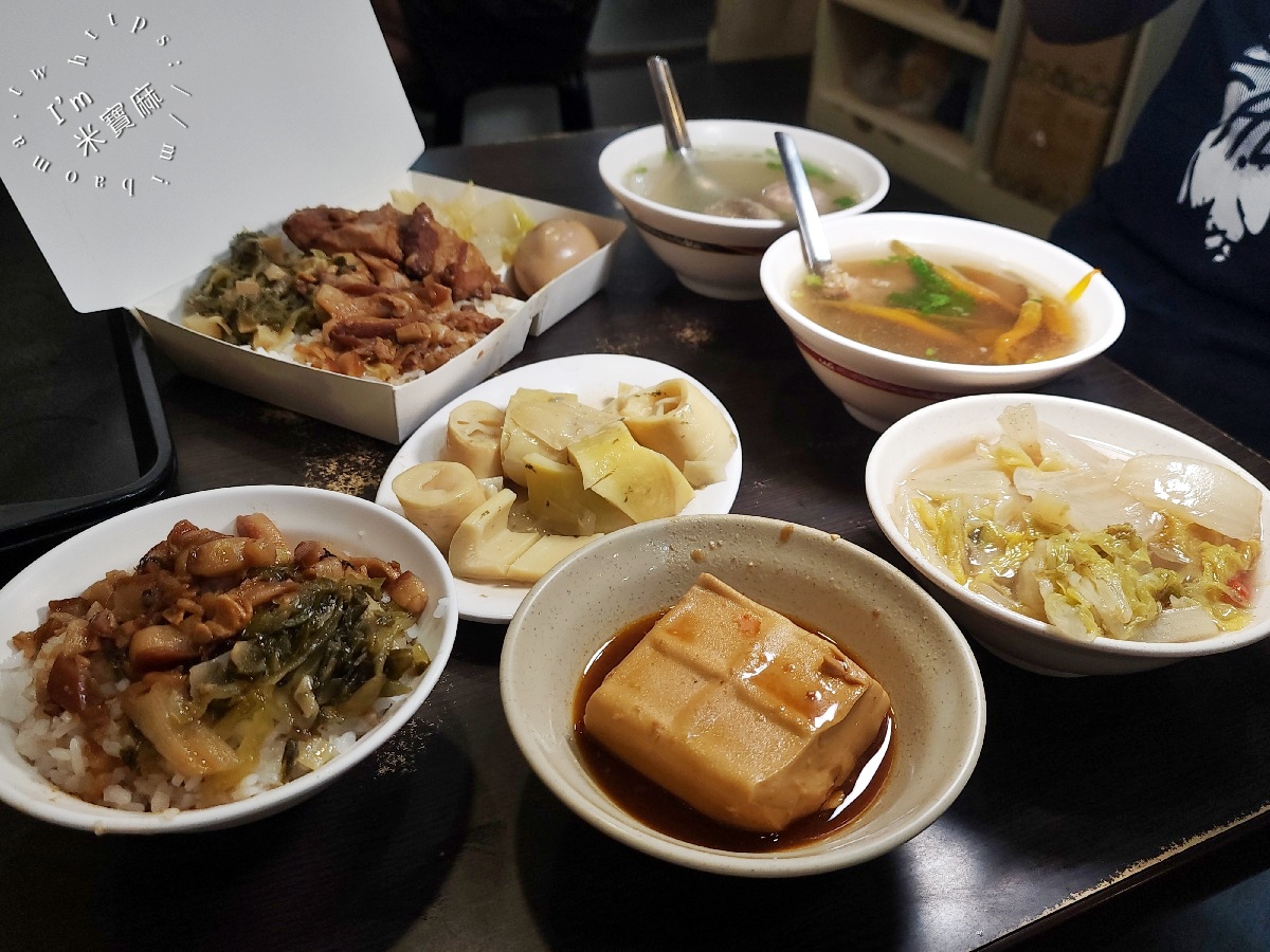 蓮霧滷肉飯｜三重美食，超過半世紀老店！肥嫩油亮滷肉飯搭酸菜，招牌套餐一個人也能吃很飽