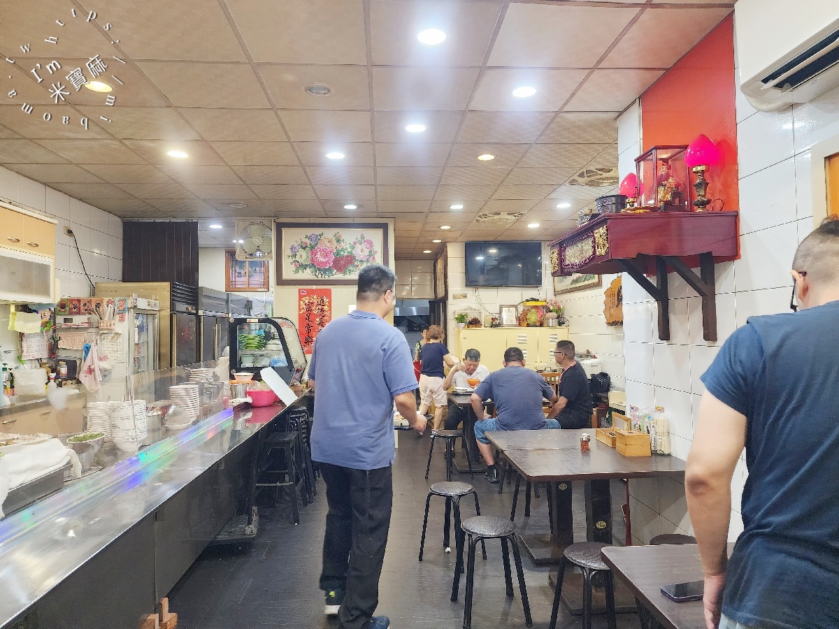 蓮霧滷肉飯｜三重美食，超過半世紀老店！肥嫩油亮滷肉飯搭酸菜，招牌套餐一個人也能吃很飽