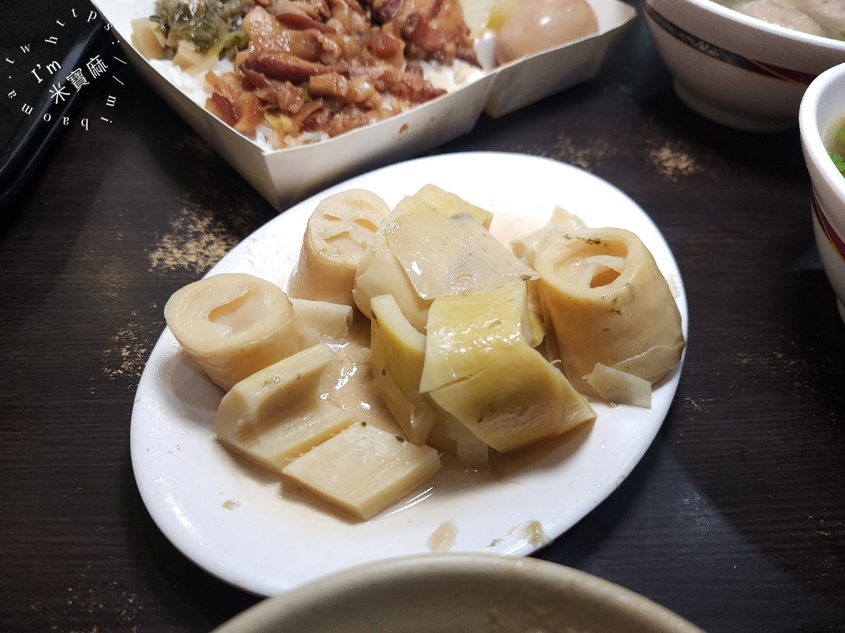 蓮霧滷肉飯｜三重美食，超過半世紀老店！肥嫩油亮滷肉飯搭酸菜，招牌套餐一個人也能吃很飽