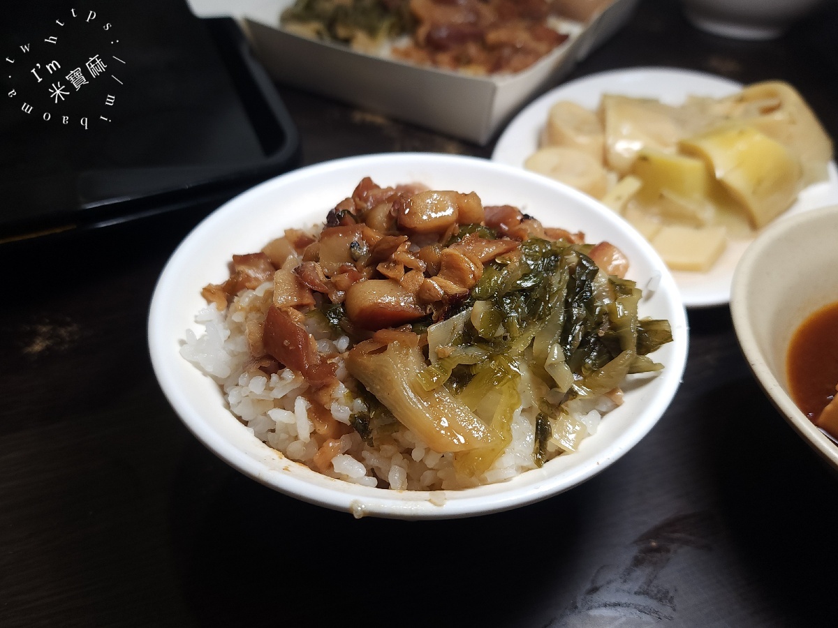 蓮霧滷肉飯｜三重美食，超過半世紀老店！肥嫩油亮滷肉飯搭酸菜，招牌套餐一個人也能吃很飽