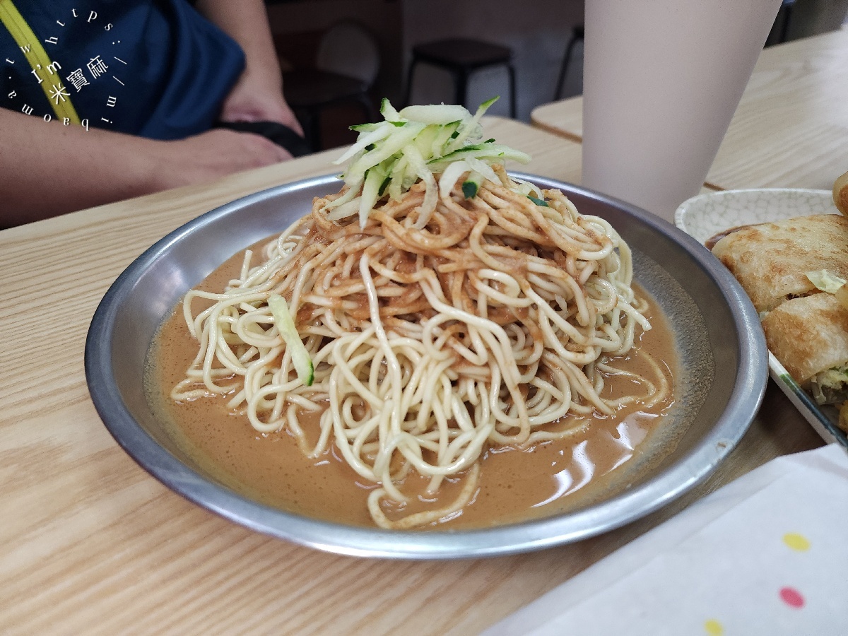 秦小姐豆漿店｜松山區早餐，三代傳承江浙風味，必吃新疆豬排蛋餅與獅子頭蛋燒餅