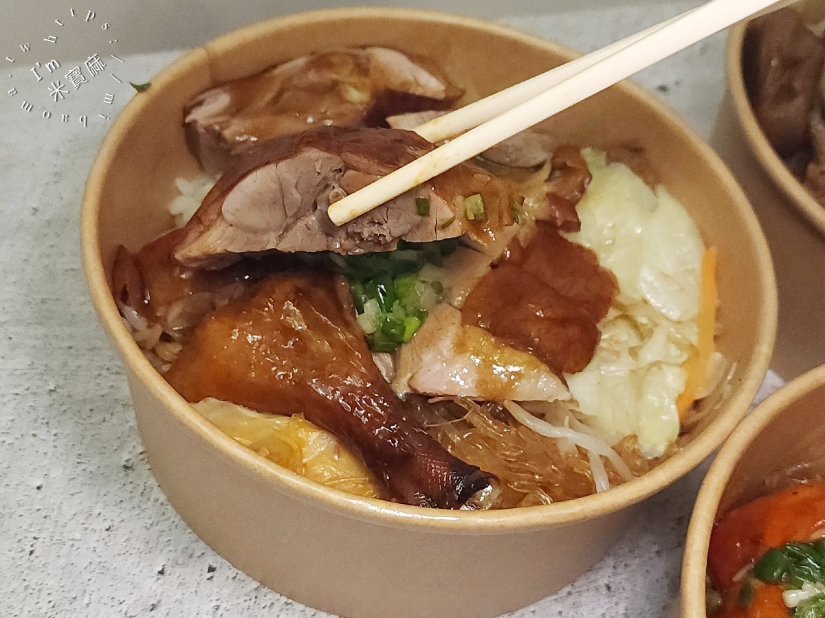 食客燒臘坊｜萬華美食，必吃脆皮鴨腿飯、蜜汁雞腿飯，內用附熱湯冷飲