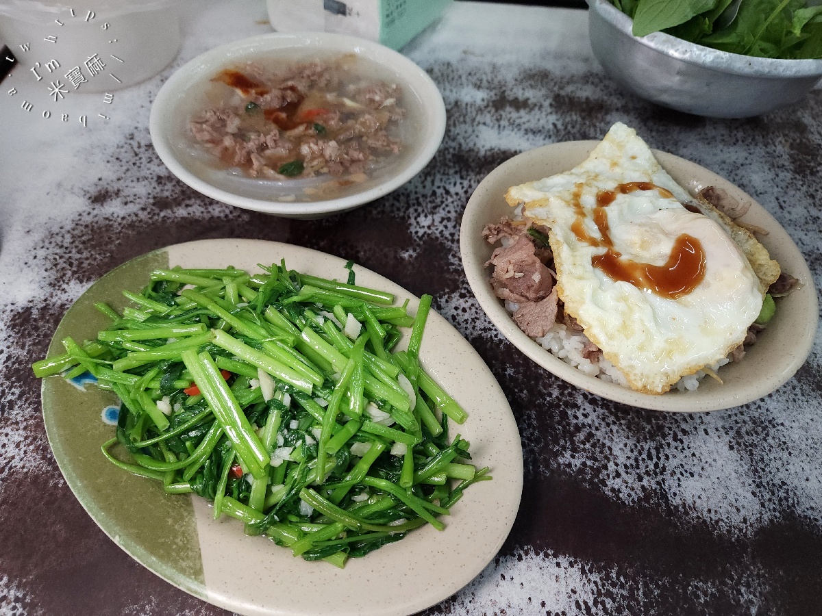 新莊羊肉榮|新莊美食,在地15年老饕激推!必吃羊肉飯、羊肉羹、招牌蒜頭辣椒醬油 新莊羊肉榮|新莊美食,在地15年老饕激推!必吃羊肉飯、羊肉羹、招牌蒜頭辣椒醬油