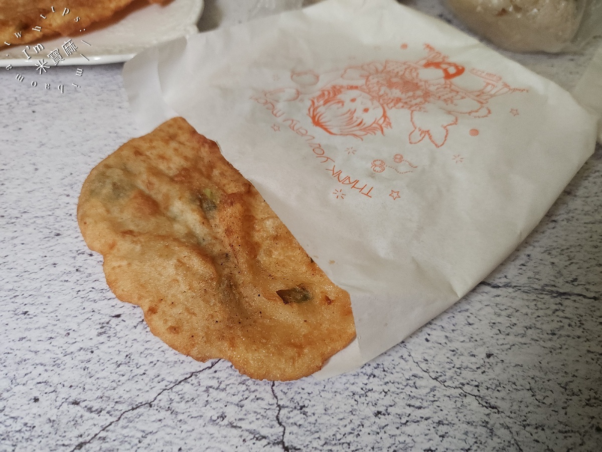 重慶豆漿炸蛋餅｜大龍峒市場50年老字號！招牌炸蛋餅必點，老饕都點菜脯多、胡椒多