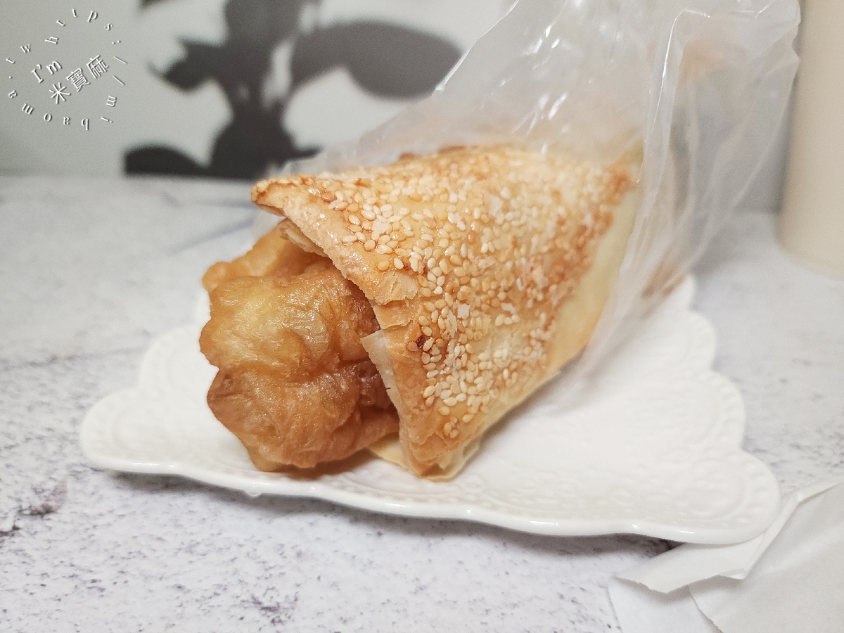 重慶豆漿炸蛋餅｜大龍峒市場50年老字號！招牌炸蛋餅必點，老饕都點菜脯多、胡椒多