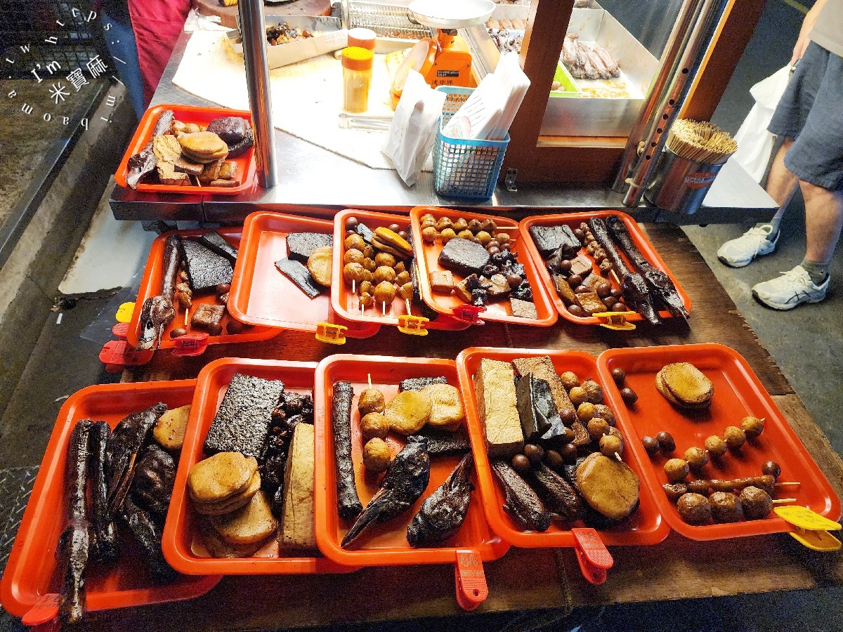 宝東山鴨頭｜景美夜市美食，在地人排隊推薦！必吃鴨脖子、米血糕、甜不辣，景美站宵夜首選