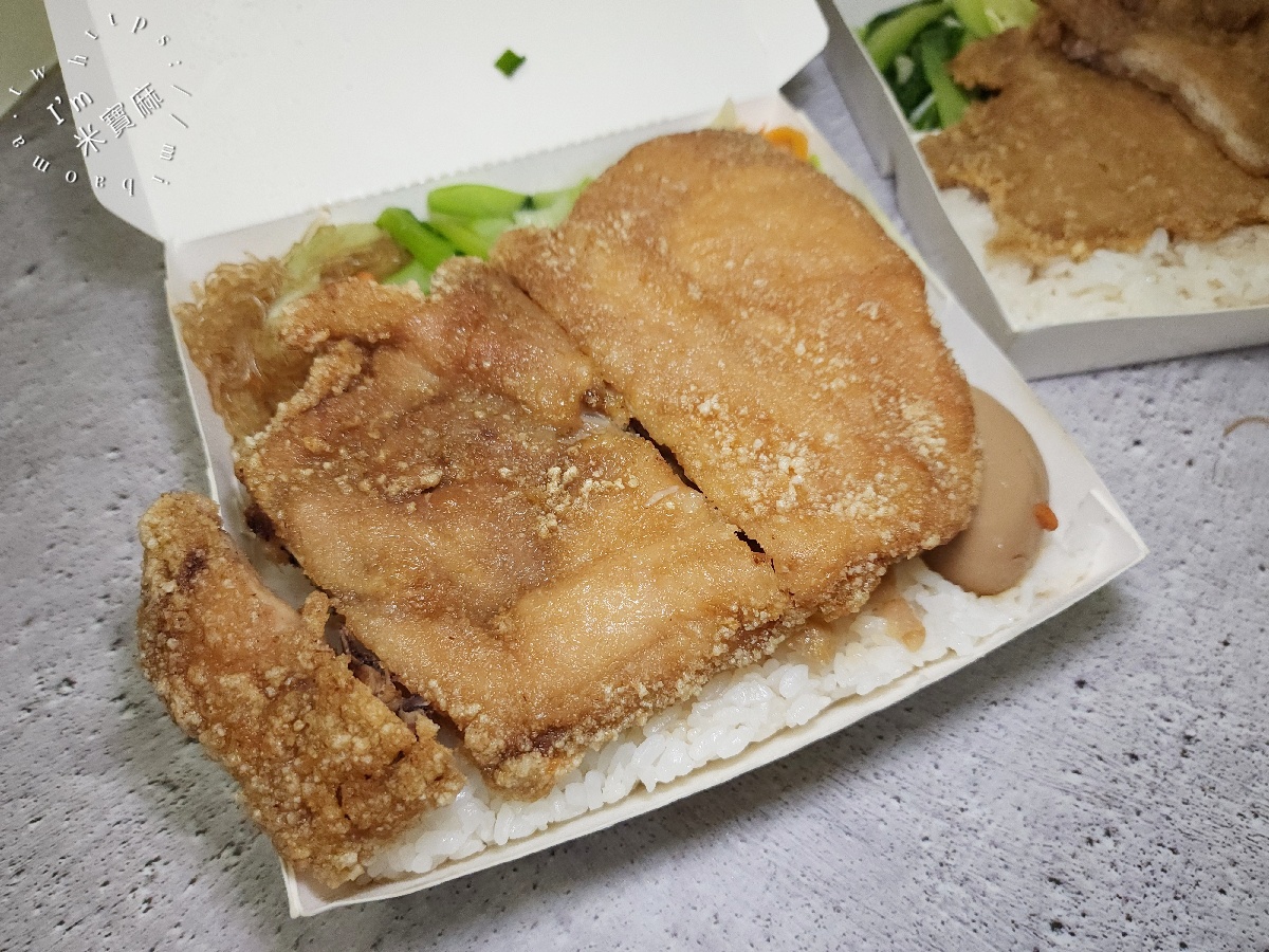 惠欣排骨飯|永和美食,在地人氣排骨飯、雞排飯、炸雞腿便當,配菜自選還有熱湯免費喝 惠欣排骨飯|永和美食,在地人氣排骨飯、雞排飯、炸雞腿便當,配菜自選還有熱湯免費喝