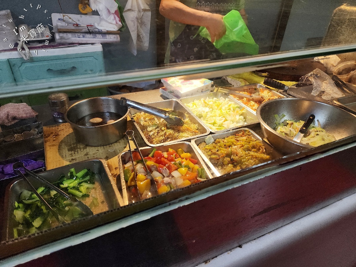 惠欣排骨飯|永和美食,在地人氣排骨飯、雞排飯、炸雞腿便當,配菜自選還有熱湯免費喝 惠欣排骨飯|永和美食,在地人氣排骨飯、雞排飯、炸雞腿便當,配菜自選還有熱湯免費喝