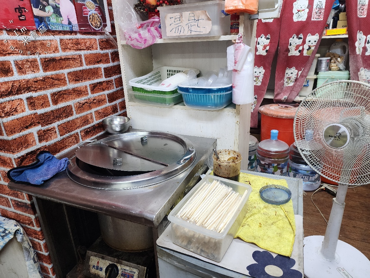惠欣排骨飯|永和美食,在地人氣排骨飯、雞排飯、炸雞腿便當,配菜自選還有熱湯免費喝 惠欣排骨飯|永和美食,在地人氣排骨飯、雞排飯、炸雞腿便當,配菜自選還有熱湯免費喝