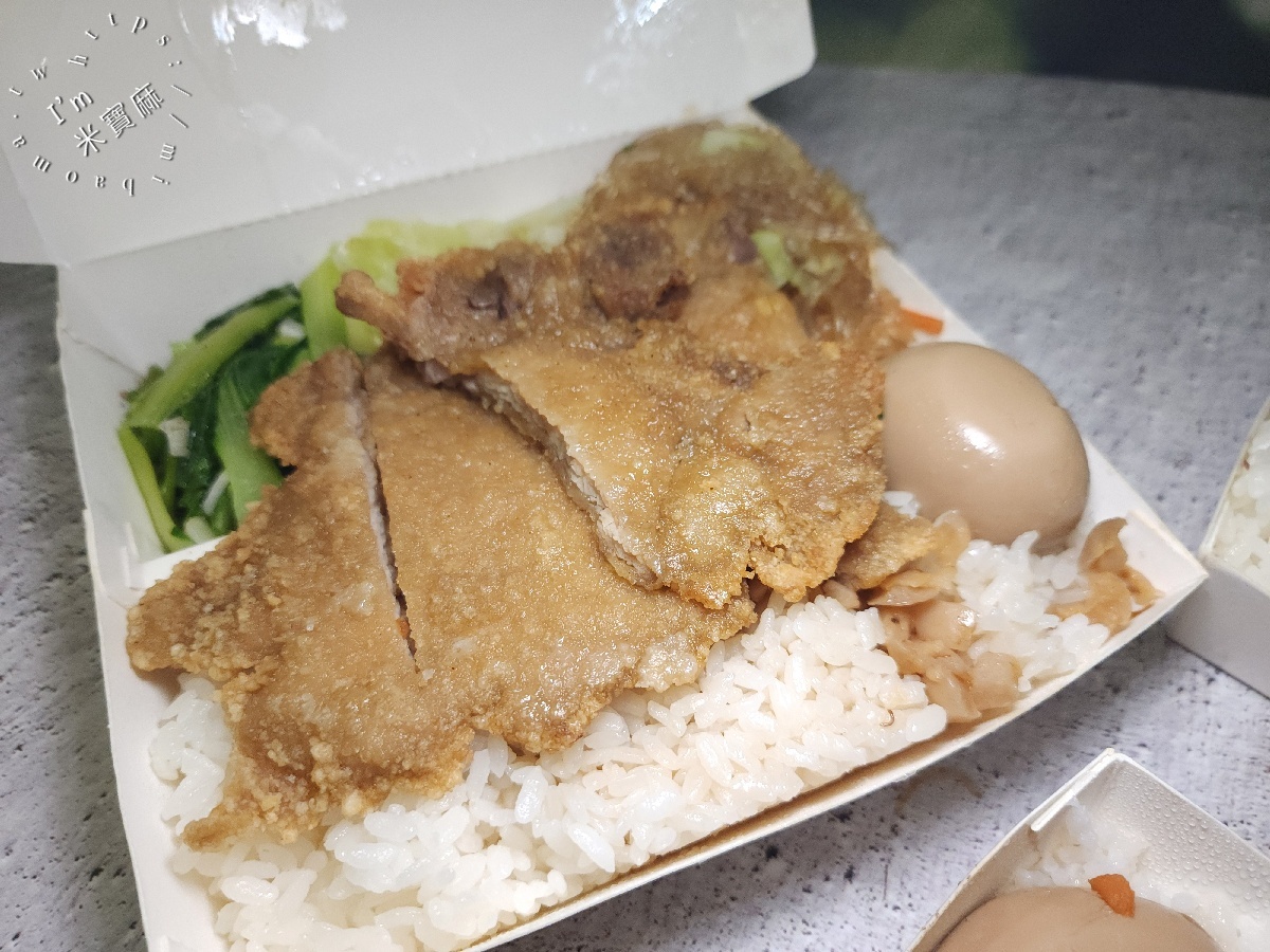 惠欣排骨飯|永和美食,在地人氣排骨飯、雞排飯、炸雞腿便當,配菜自選還有熱湯免費喝 惠欣排骨飯|永和美食,在地人氣排骨飯、雞排飯、炸雞腿便當,配菜自選還有熱湯免費喝