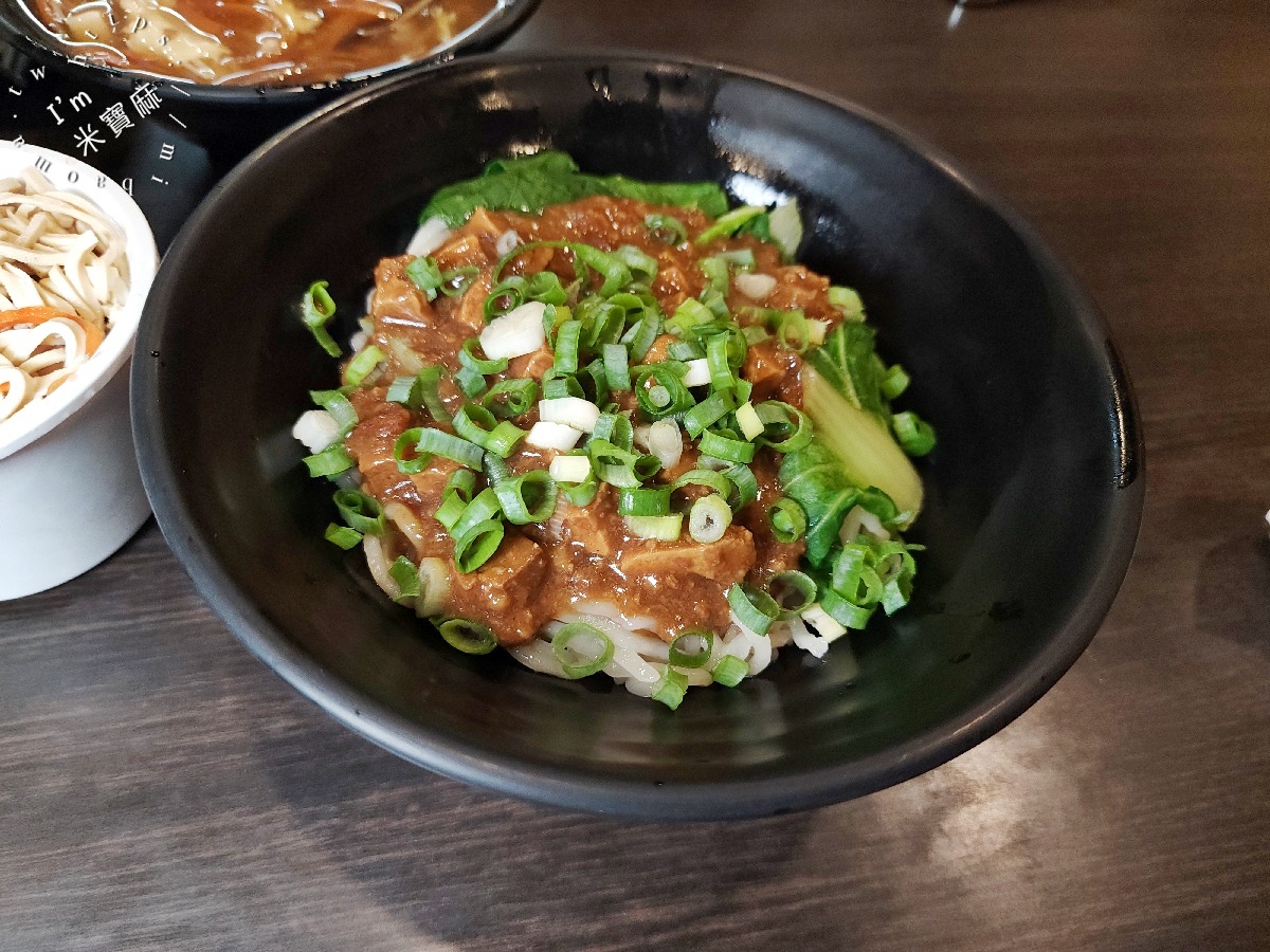 平津小北平麵食｜永和頂溪站必吃北方麵食，牛肉捲餅、韭菜水餃、炸醬麵、豆沙鍋餅一次滿足