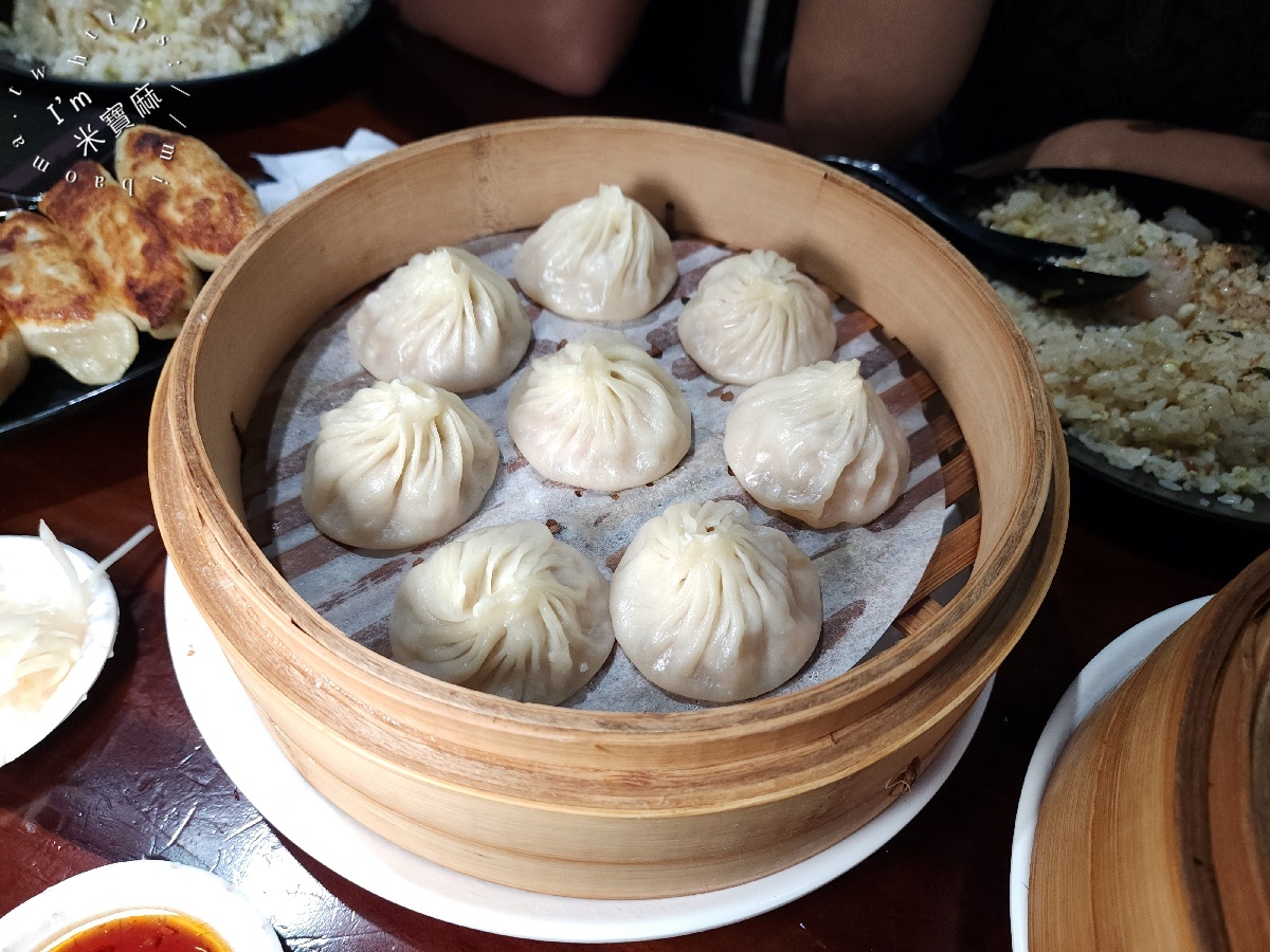 月半小點 南北麵點專賣｜比漾廣場美食推薦，炒飯鍋氣十足、鍋貼爆汁、小籠湯包必點，頂溪站人氣麵點店