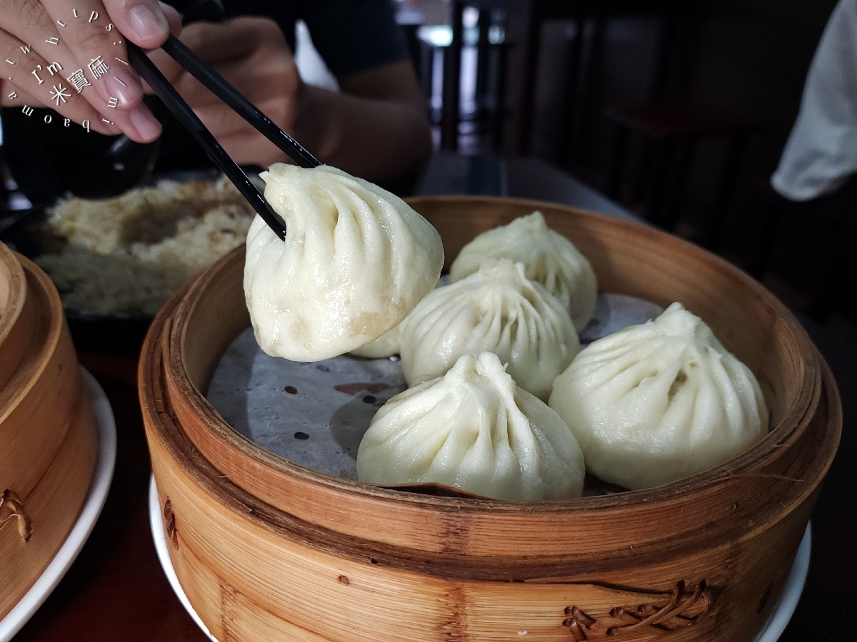 月半小點 南北麵點專賣｜比漾廣場美食推薦，炒飯鍋氣十足、鍋貼爆汁、小籠湯包必點，頂溪站人氣麵點店