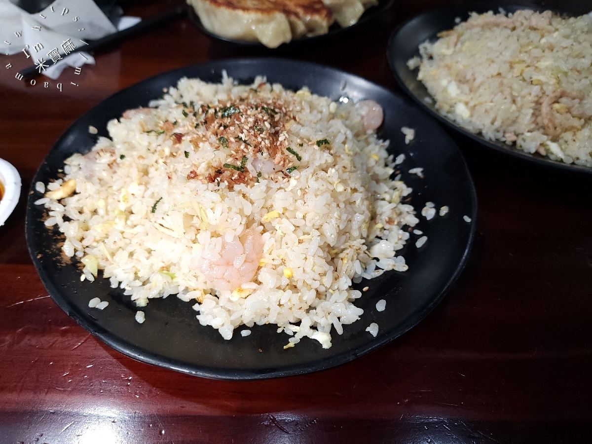 月半小點 南北麵點專賣｜比漾廣場美食推薦，炒飯鍋氣十足、鍋貼爆汁、小籠湯包必點，頂溪站人氣麵點店