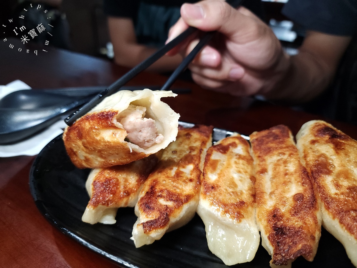 月半小點 南北麵點專賣｜比漾廣場美食推薦，炒飯鍋氣十足、鍋貼爆汁、小籠湯包必點，頂溪站人氣麵點店