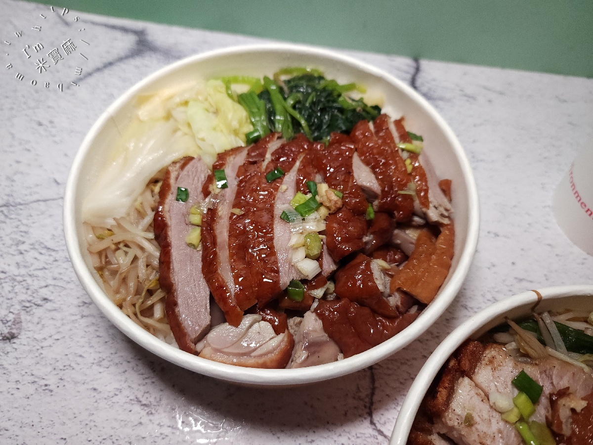 吳記燒肉宵夜｜板橋美食，三寶飯肉量超有誠意！港式燒鴨、脆皮燒肉、外帶便當一次滿足