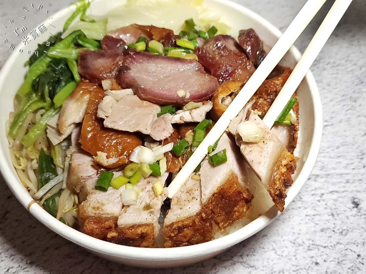 吳記燒肉宵夜｜板橋美食，三寶飯肉量超有誠意！港式燒鴨、脆皮燒肉、外帶便當一次滿足