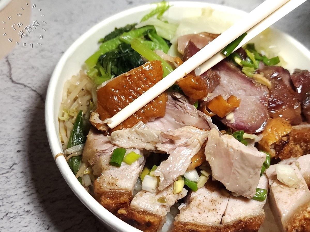 吳記燒肉宵夜｜板橋美食，三寶飯肉量超有誠意！港式燒鴨、脆皮燒肉、外帶便當一次滿足