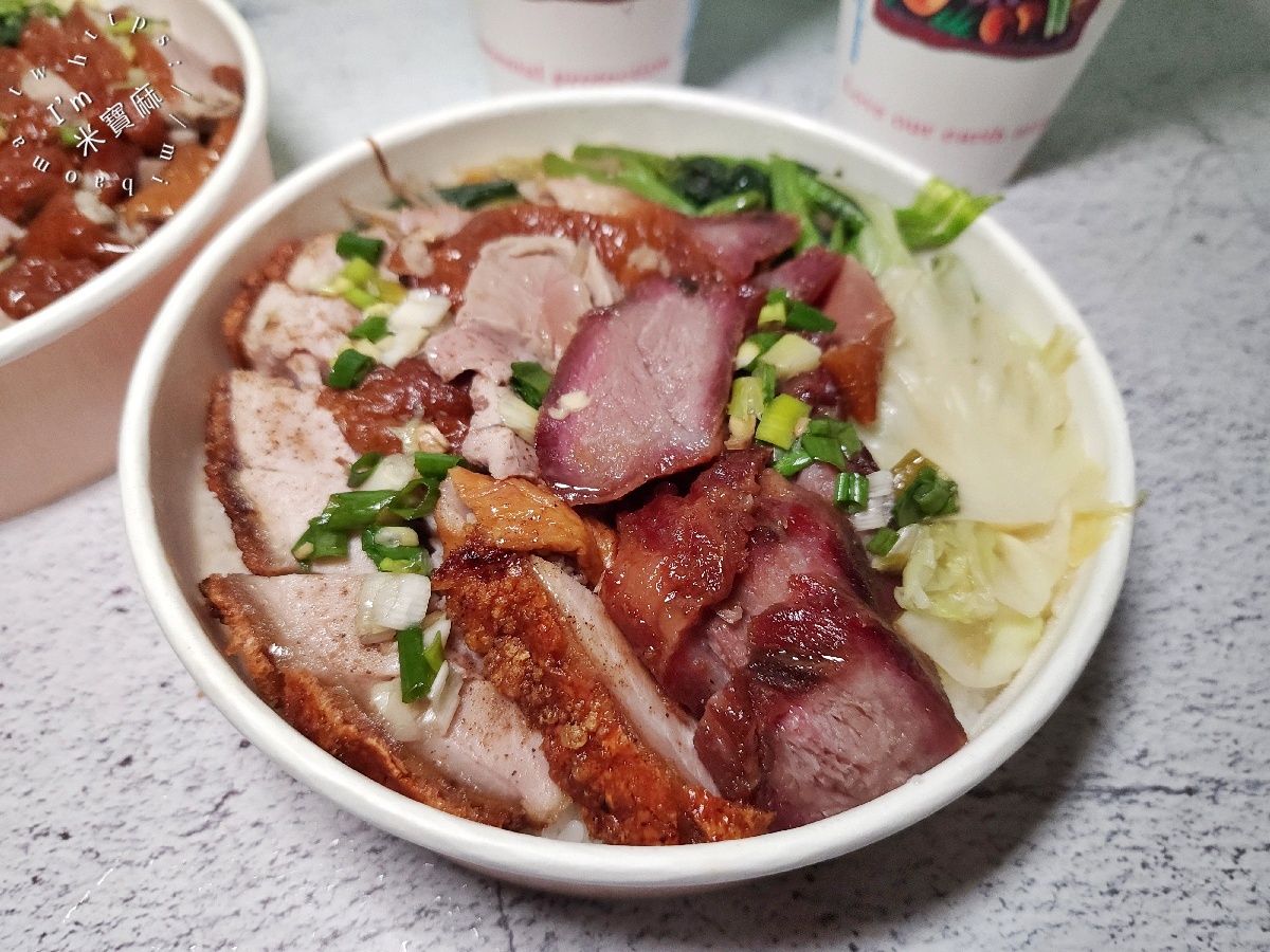 吳記燒肉宵夜｜板橋美食，三寶飯肉量超有誠意！港式燒鴨、脆皮燒肉、外帶便當一次滿足
