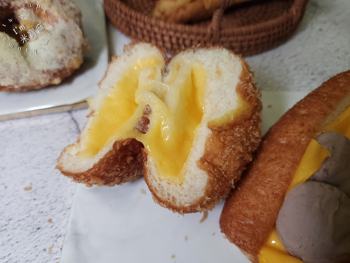 金圈脆皮甜甜圈｜萬華美食，艋舺大道超人氣脆皮甜甜圈，鮮奶甜甜圈、明太子棒、沙拉船一次滿足！