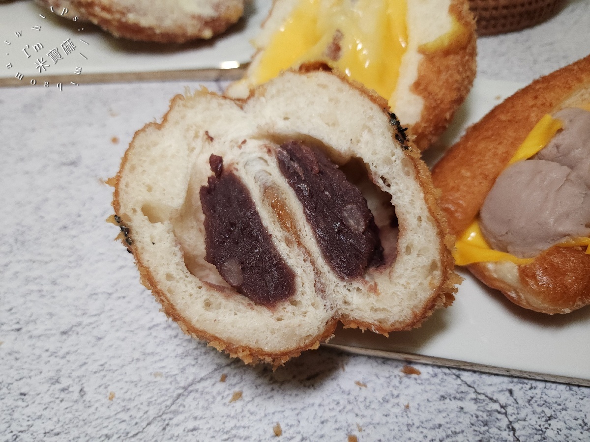 金圈脆皮甜甜圈｜萬華美食，艋舺大道超人氣脆皮甜甜圈，鮮奶甜甜圈、明太子棒、沙拉船一次滿足！
