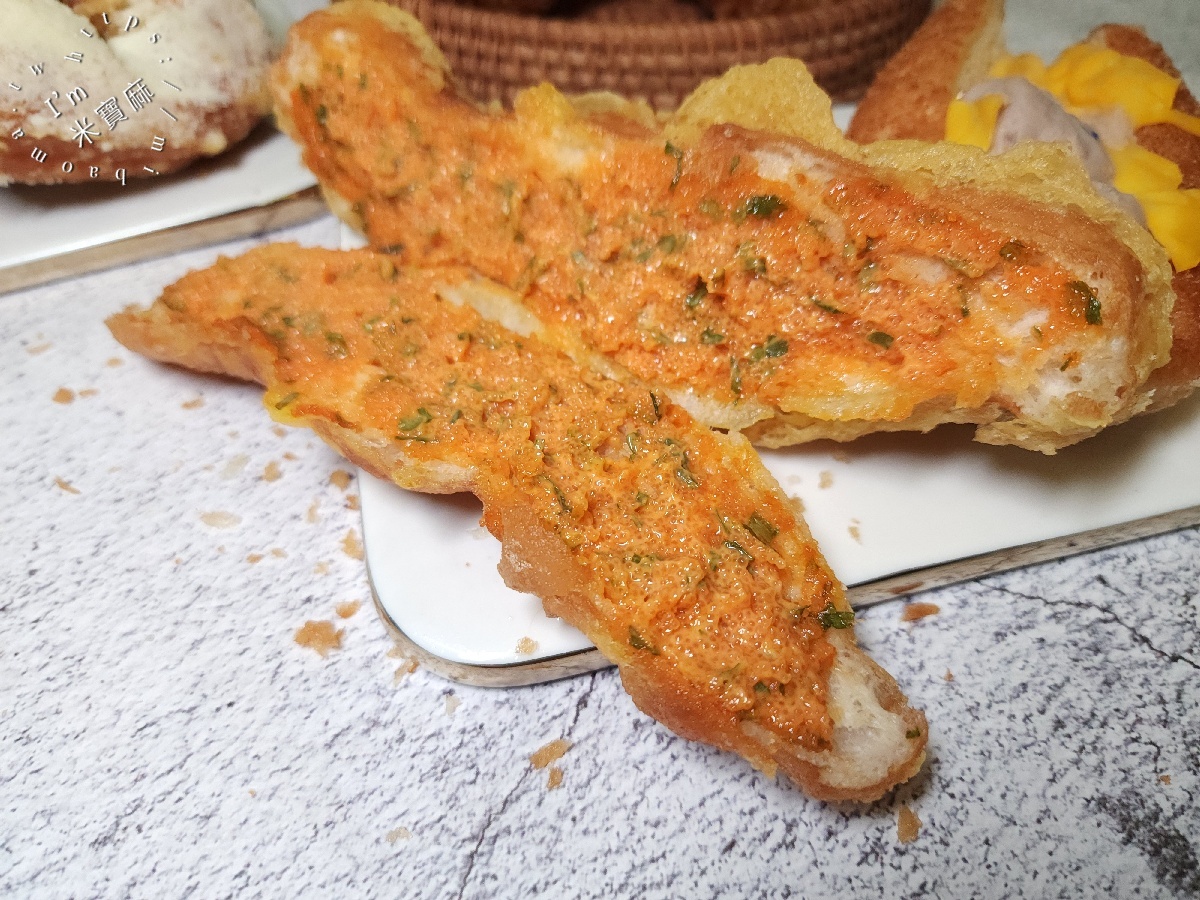 金圈脆皮甜甜圈｜萬華美食，艋舺大道超人氣脆皮甜甜圈，鮮奶甜甜圈、明太子棒、沙拉船一次滿足！