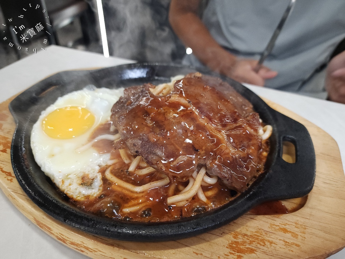 樂昇牛排館｜中和美食，百元排餐、雙拼選擇，冰飲冰淇淋無限享用
