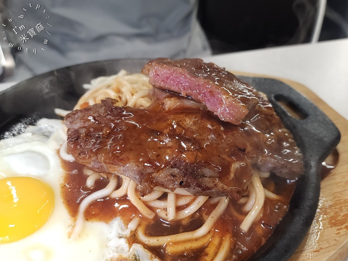 樂昇牛排館｜中和美食，百元排餐、雙拼選擇，冰飲冰淇淋無限享用