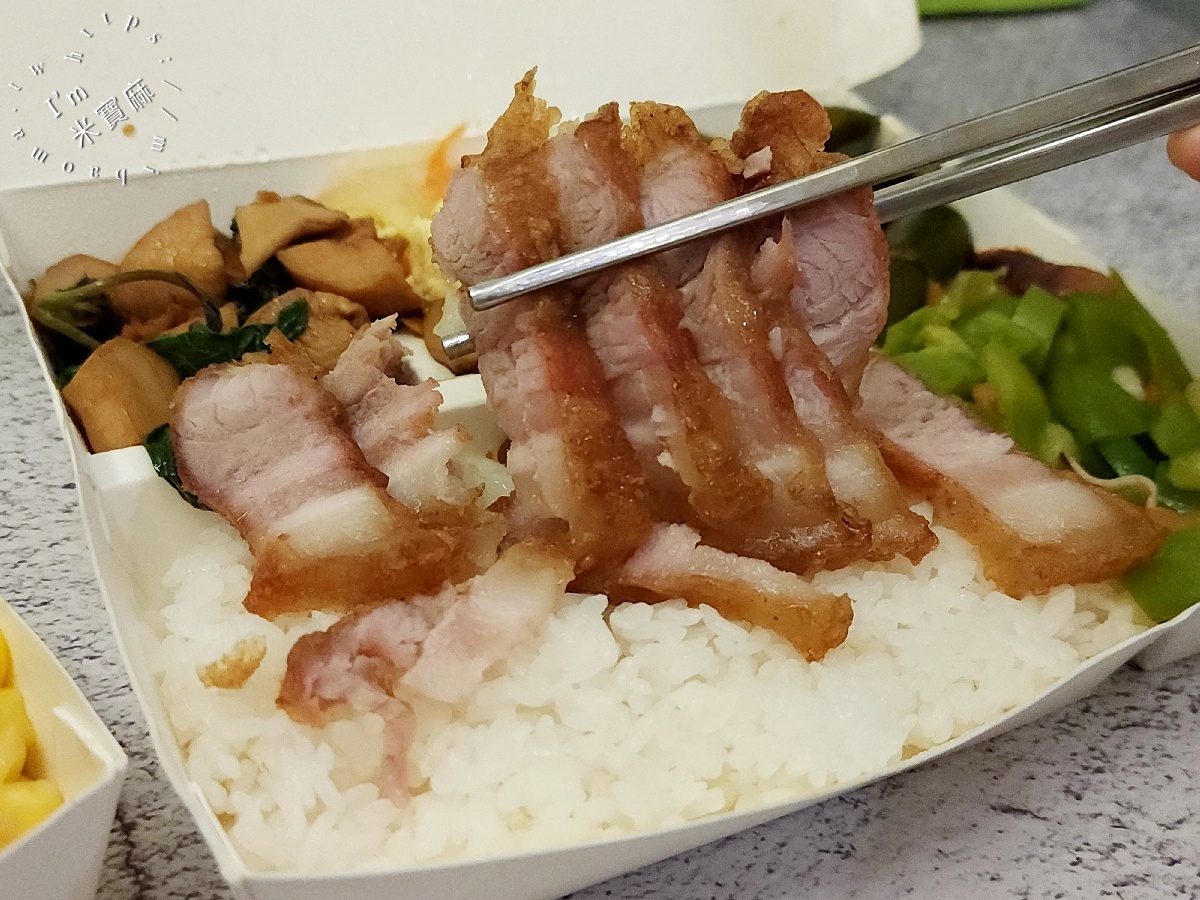 排骨王｜永和美食，竹林市場巷弄人氣便當，配菜自選四樣