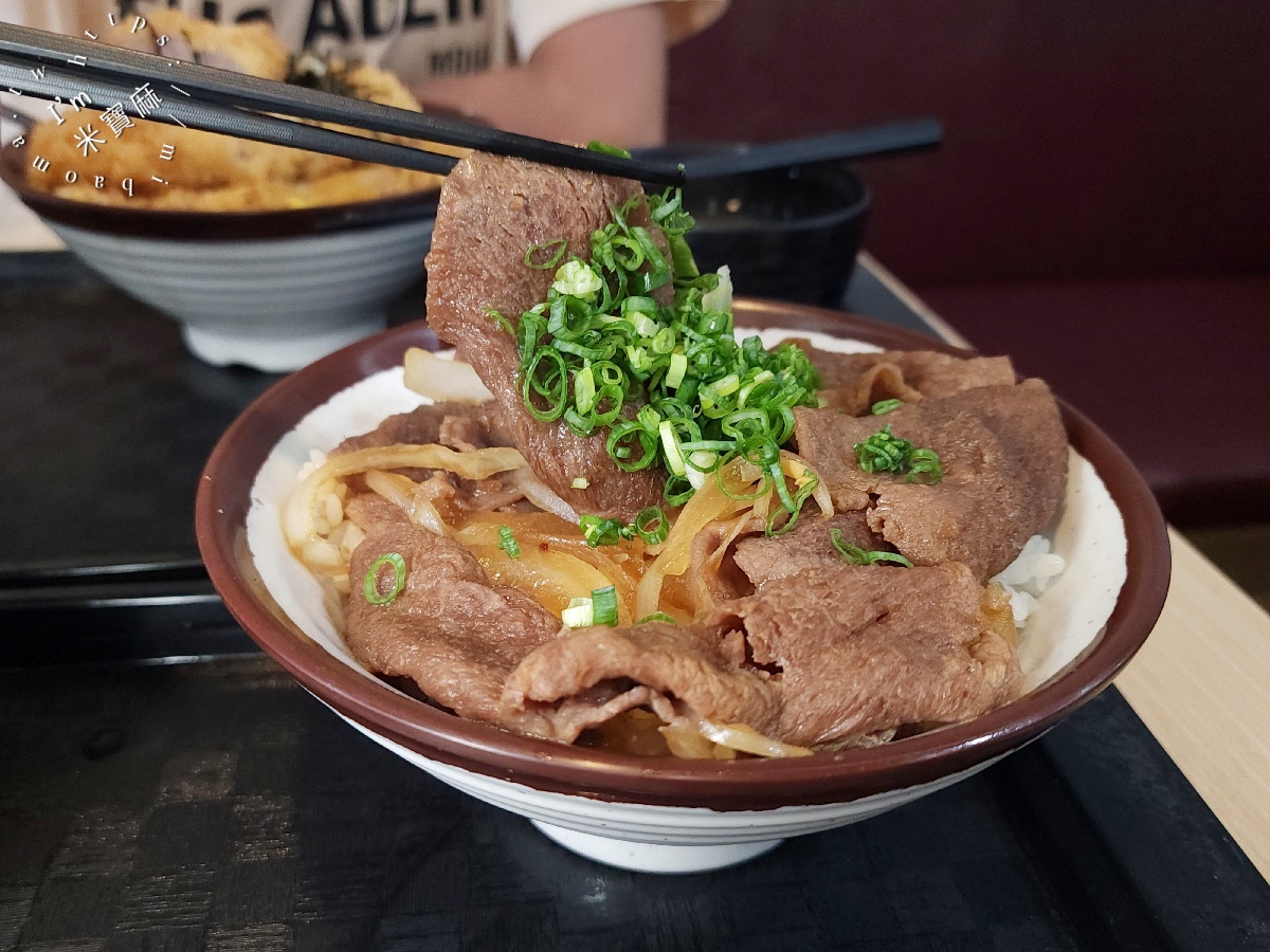 郁日式炸豬排 新店中正店｜新店美食，百元平價日式炸豬排，白飯、熱湯、沙拉內用無限續