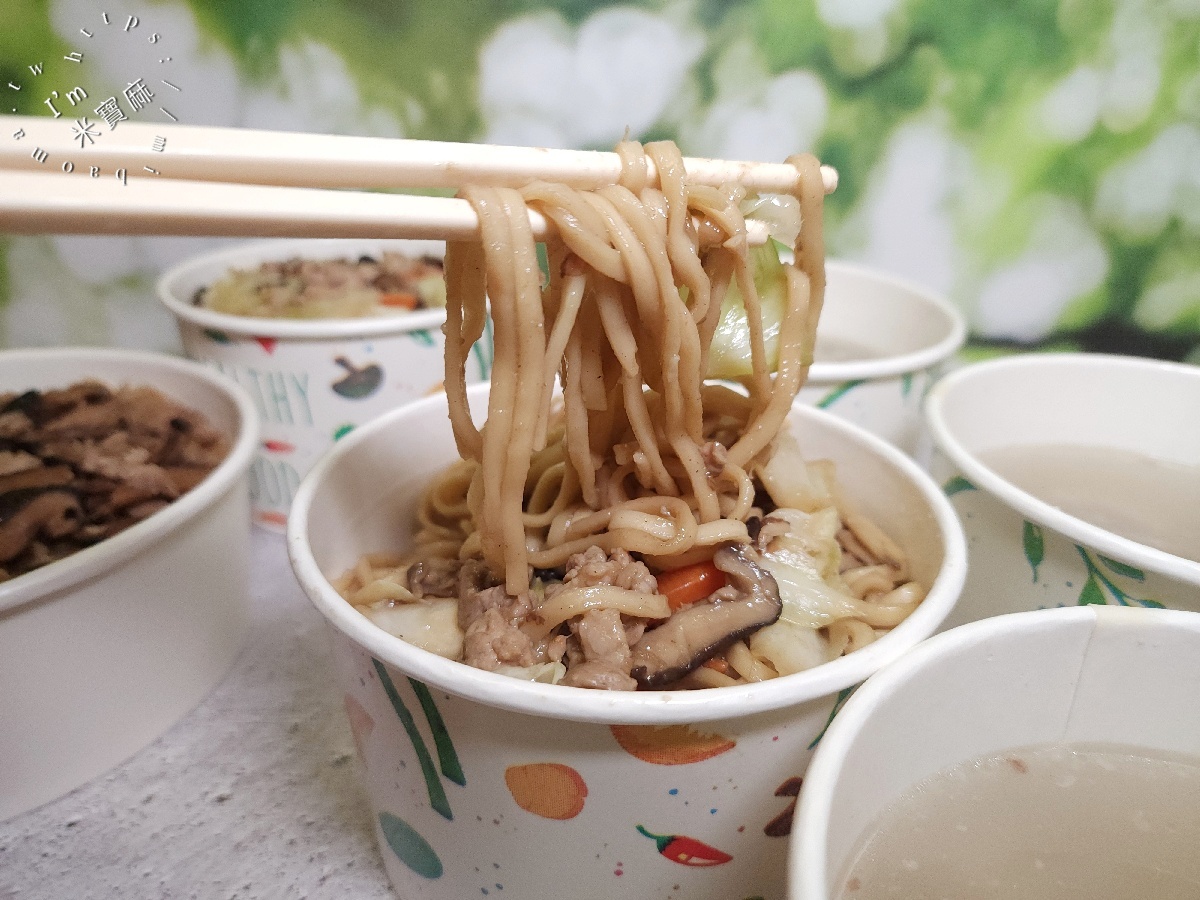 吃不吃油飯｜中和美食，油飯、炒米粉、炒麵一次滿足，LINE預訂外帶超方便