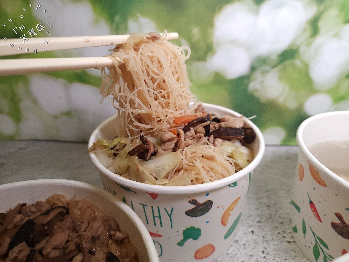 吃不吃油飯｜中和美食，油飯、炒米粉、炒麵一次滿足，LINE預訂外帶超方便