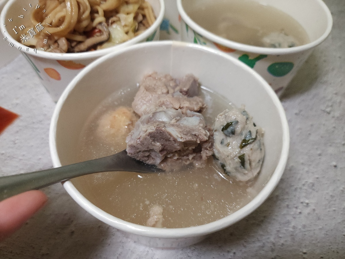 吃不吃油飯｜中和美食，油飯、炒米粉、炒麵一次滿足，LINE預訂外帶超方便