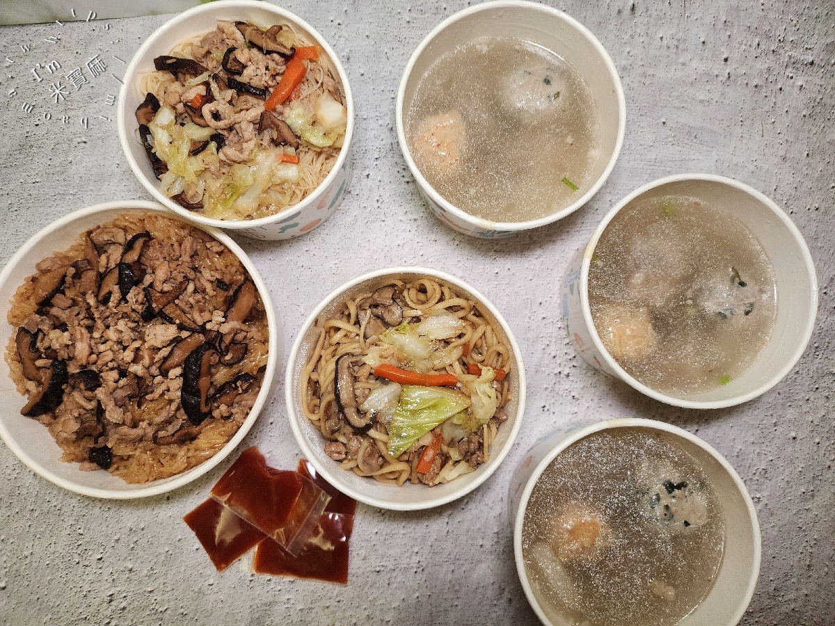 吃不吃油飯｜中和美食，油飯、炒米粉、炒麵一次滿足，LINE預訂外帶超方便